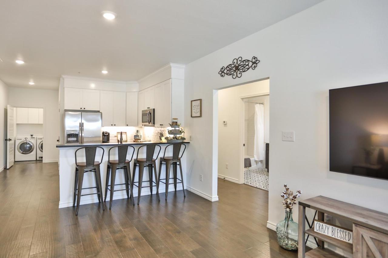 Hill Country Haven A Modern Rustic - 2 Bedroom 2 Bathroom Townhouse Off Main Street Fredericksburg Exterior foto