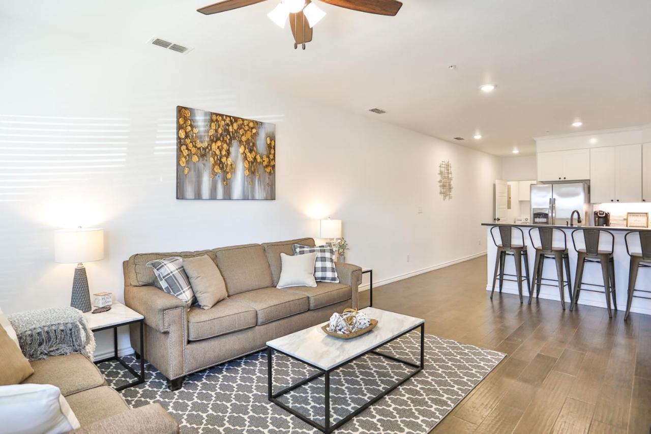 Hill Country Haven A Modern Rustic - 2 Bedroom 2 Bathroom Townhouse Off Main Street Fredericksburg Exterior foto