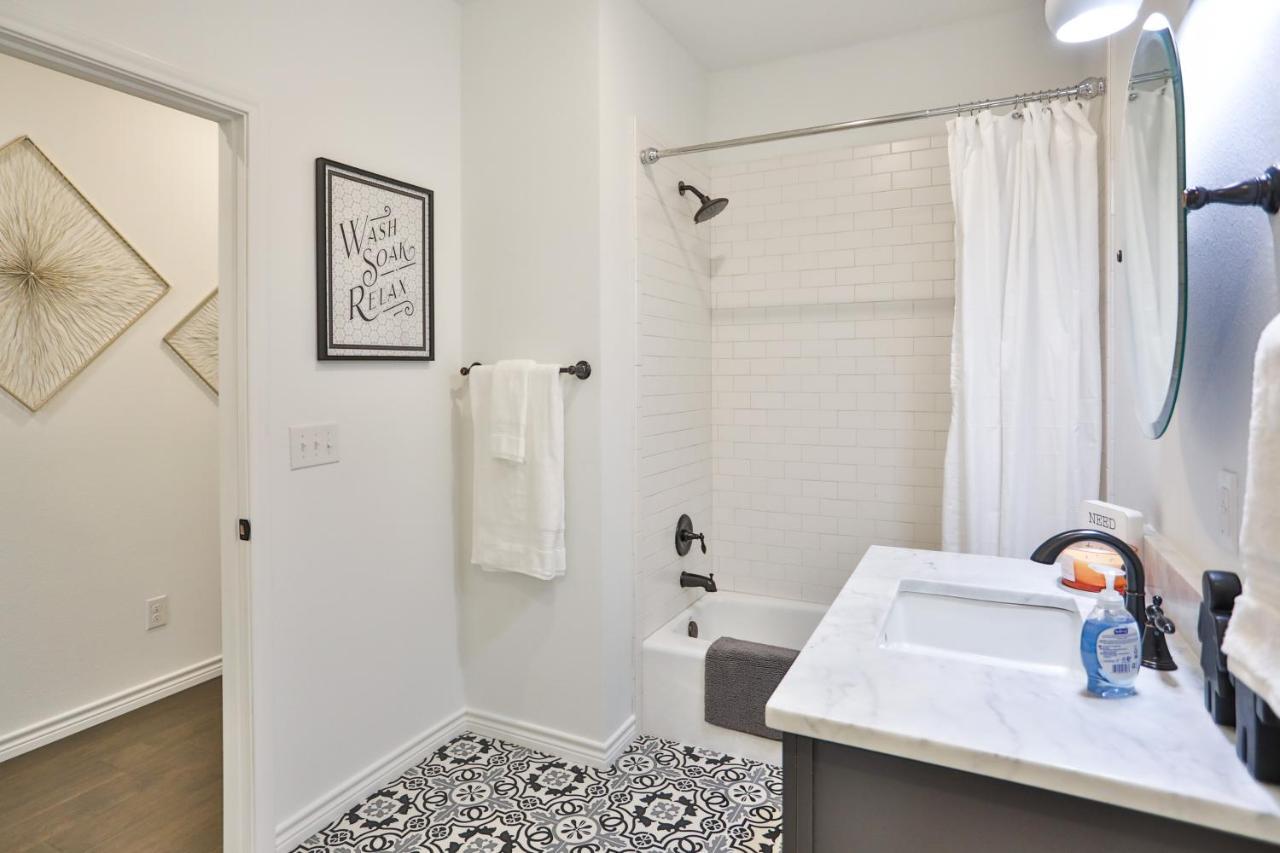 Hill Country Haven A Modern Rustic - 2 Bedroom 2 Bathroom Townhouse Off Main Street Fredericksburg Exterior foto