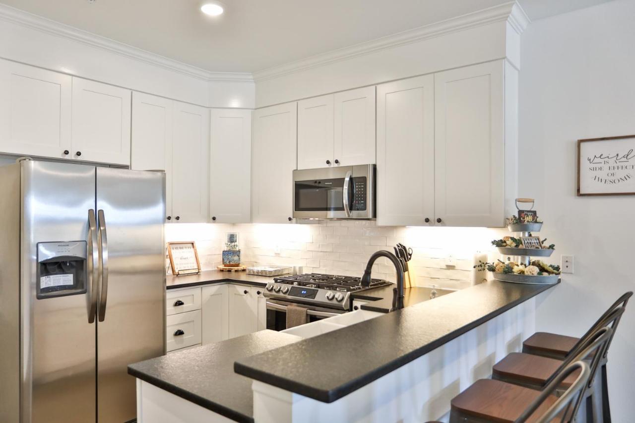 Hill Country Haven A Modern Rustic - 2 Bedroom 2 Bathroom Townhouse Off Main Street Fredericksburg Exterior foto