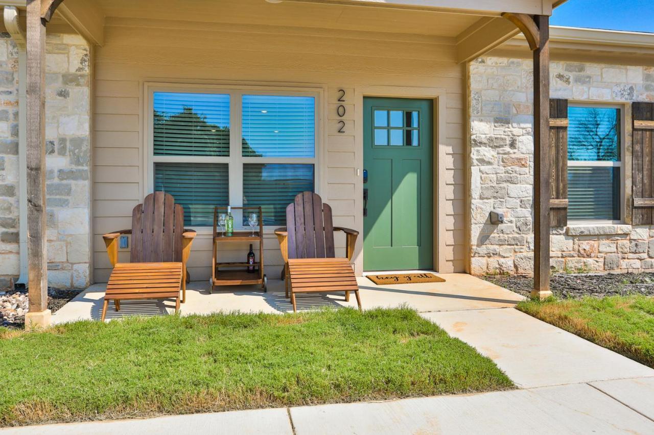 Hill Country Haven A Modern Rustic - 2 Bedroom 2 Bathroom Townhouse Off Main Street Fredericksburg Exterior foto